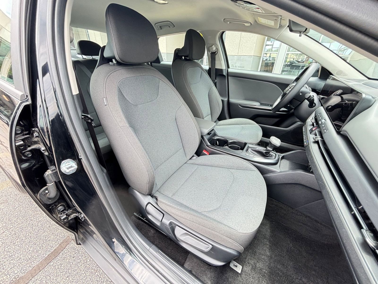 Used 2025 Kia K4 FWD image 36