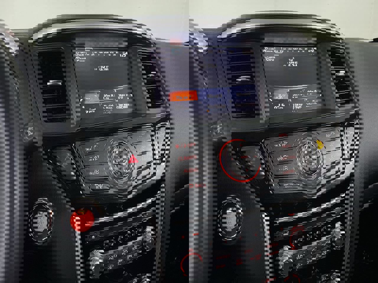 Used 2018 Nissan Pathfinder SV image 14