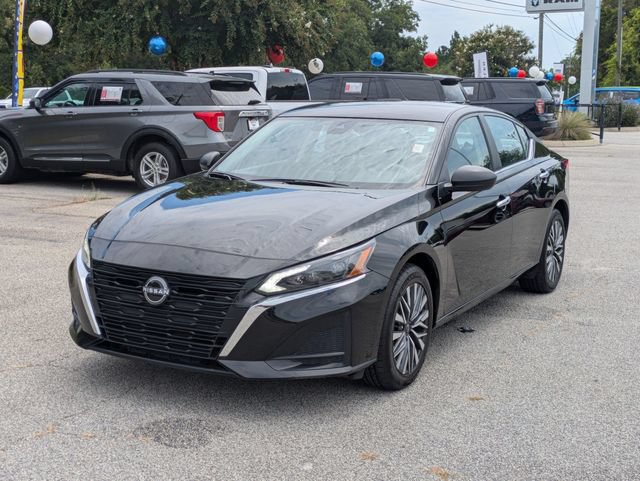 Used 2025 Nissan Altima 2.5 SV AWD/4WD image 7