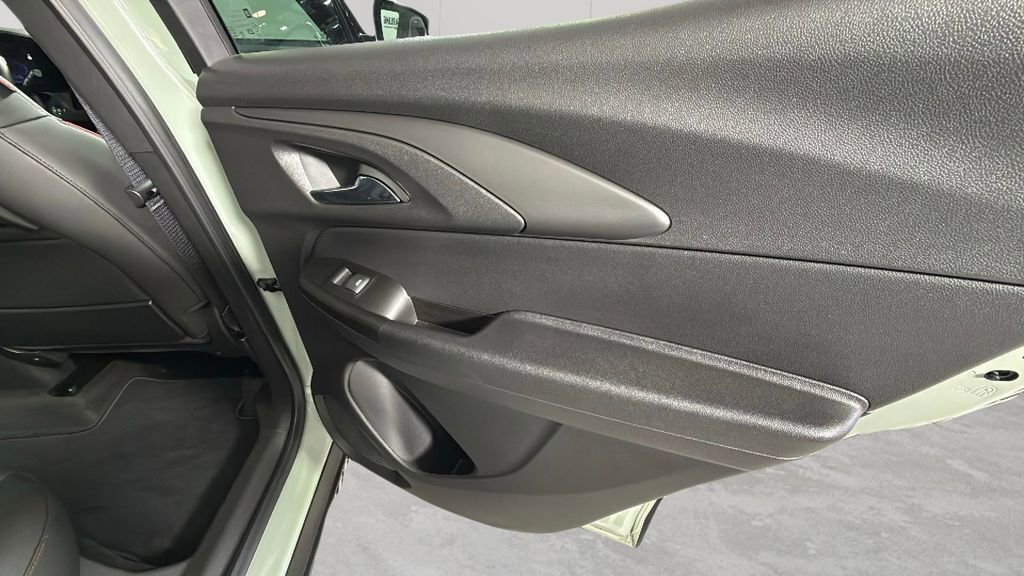 Certified 2024 Chevrolet TrailBlazer RS w/ Driver Confidence Package image 28