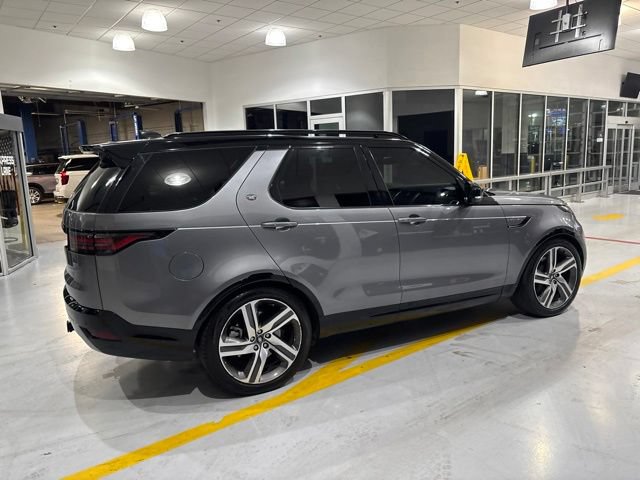 Used 2024 Land Rover Discovery Dynamic SE AWD/4WD image 9