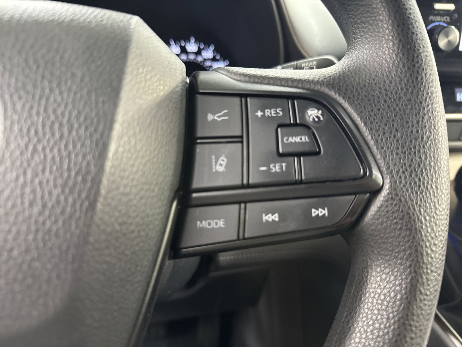 Used 2023 Toyota Sienna LE image 37