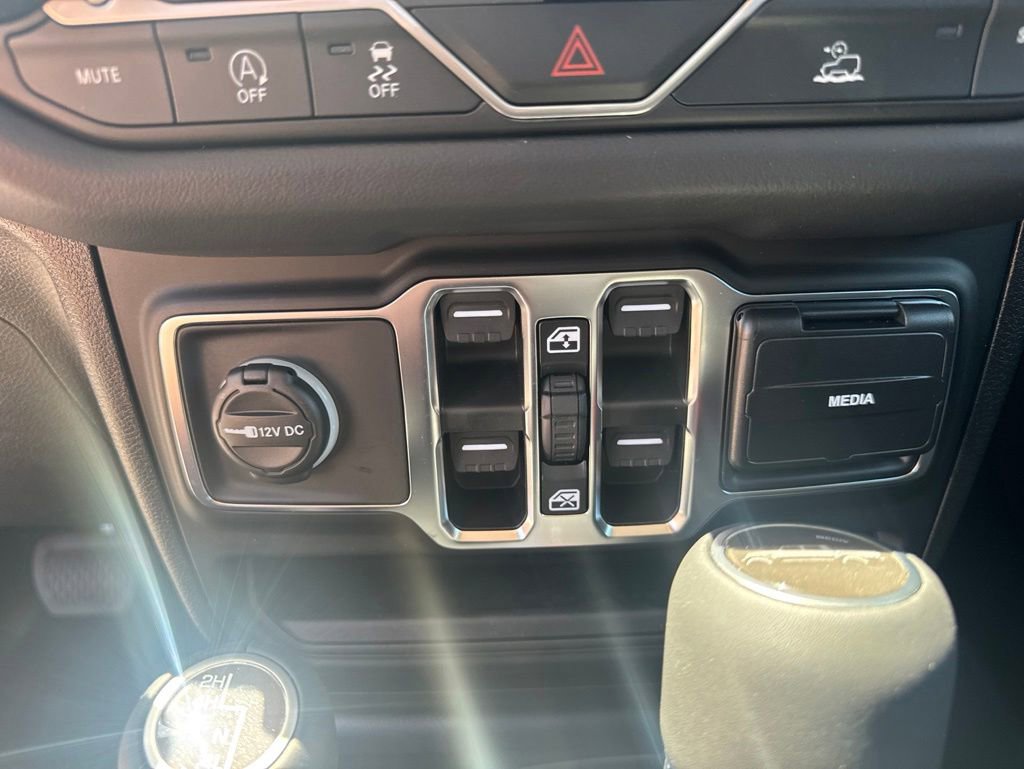 New 2026 Jeep Gladiator Sport AWD/4WD image 16