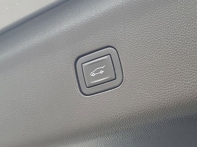 Used 2023 Buick Enclave Avenir w/ Avenir Technology Package AWD/4WD image 39