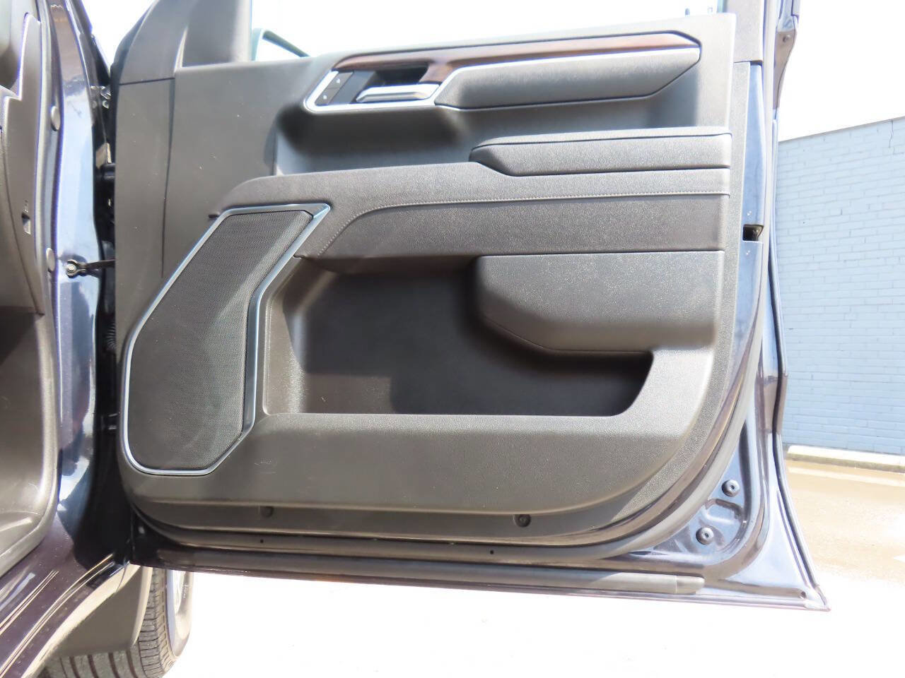 Used 2025 GMC Sierra 1500 SLT AWD/4WD image 39