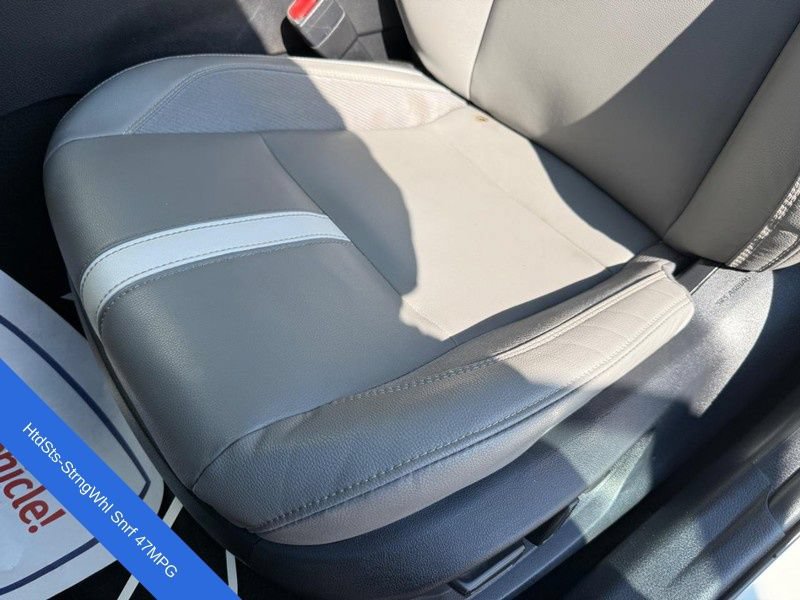 Used 2025 Toyota Camry SE w/ Convenience Package FWD image 17