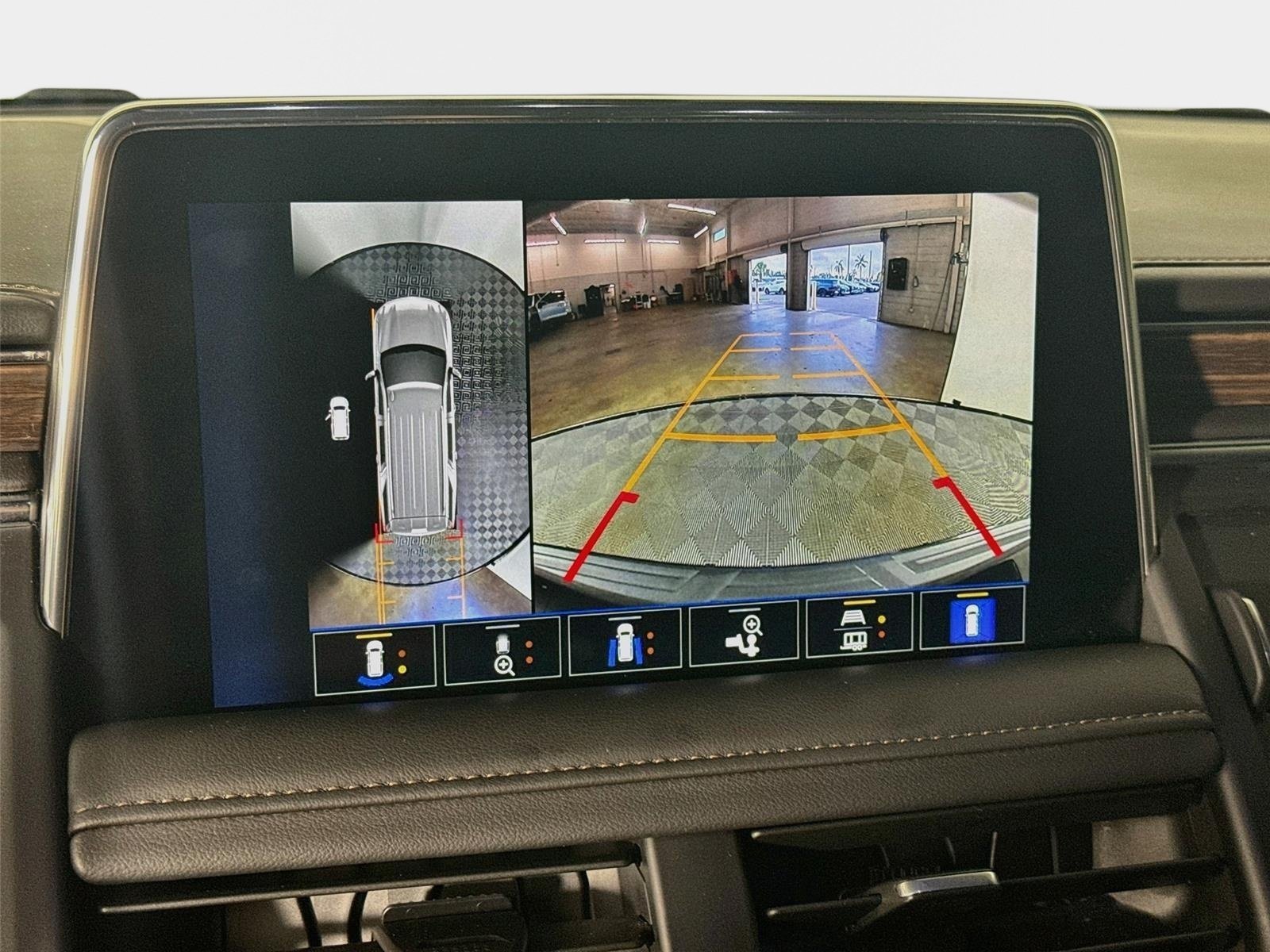 Used 2023 Chevrolet Tahoe High Country AWD/4WD image 17