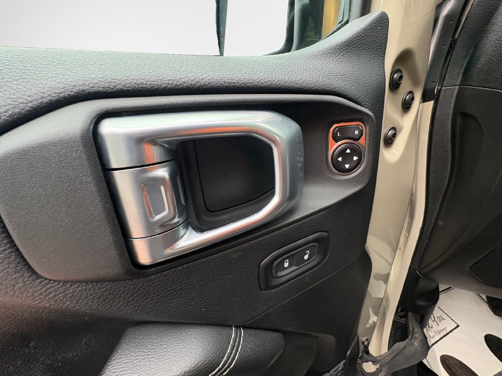 Certified 2022 Jeep Gladiator Overland w/ Popular Equipment Package AWD/4WD image 17