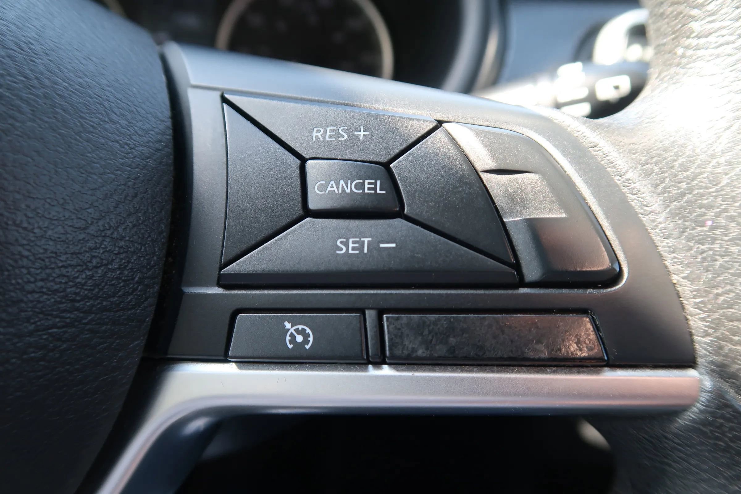 Used 2020 Nissan Kicks S FWD image 37