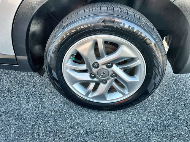 Used 2021 Hyundai Venue SE FWD image 19