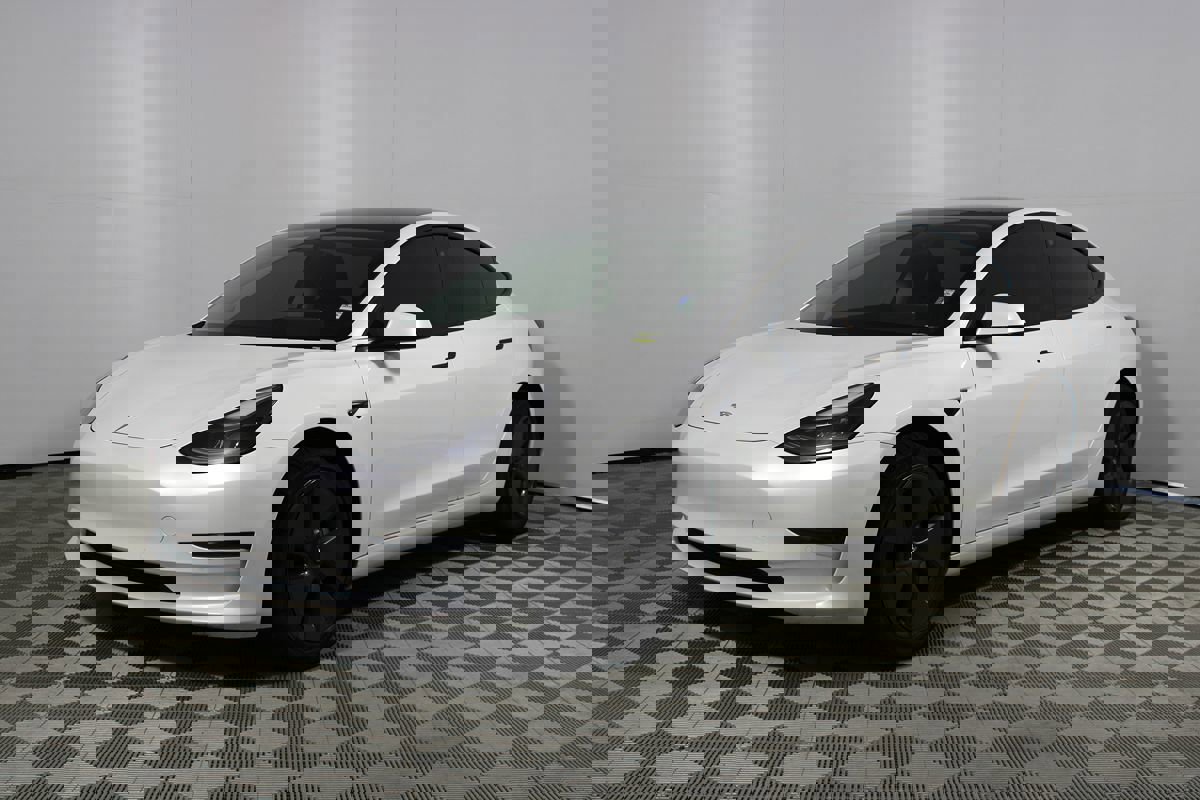 Used 2021 Tesla Model 3 Standard Range Plus image 3