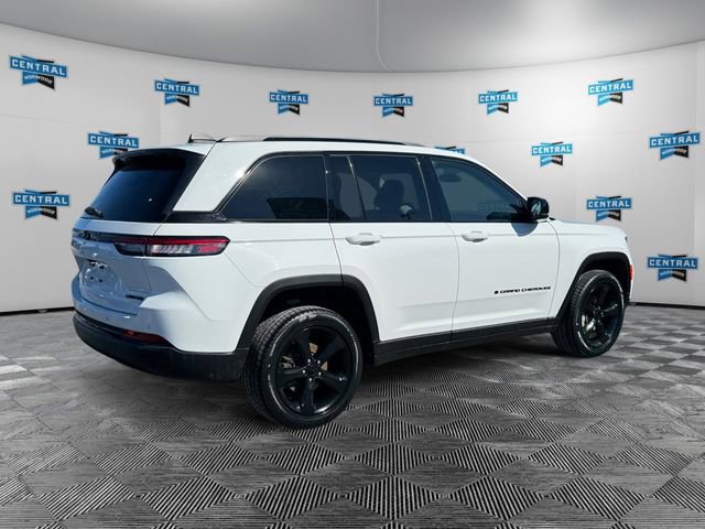 Certified 2023 Jeep Grand Cherokee Limited w/ Black Appearance Package image 6