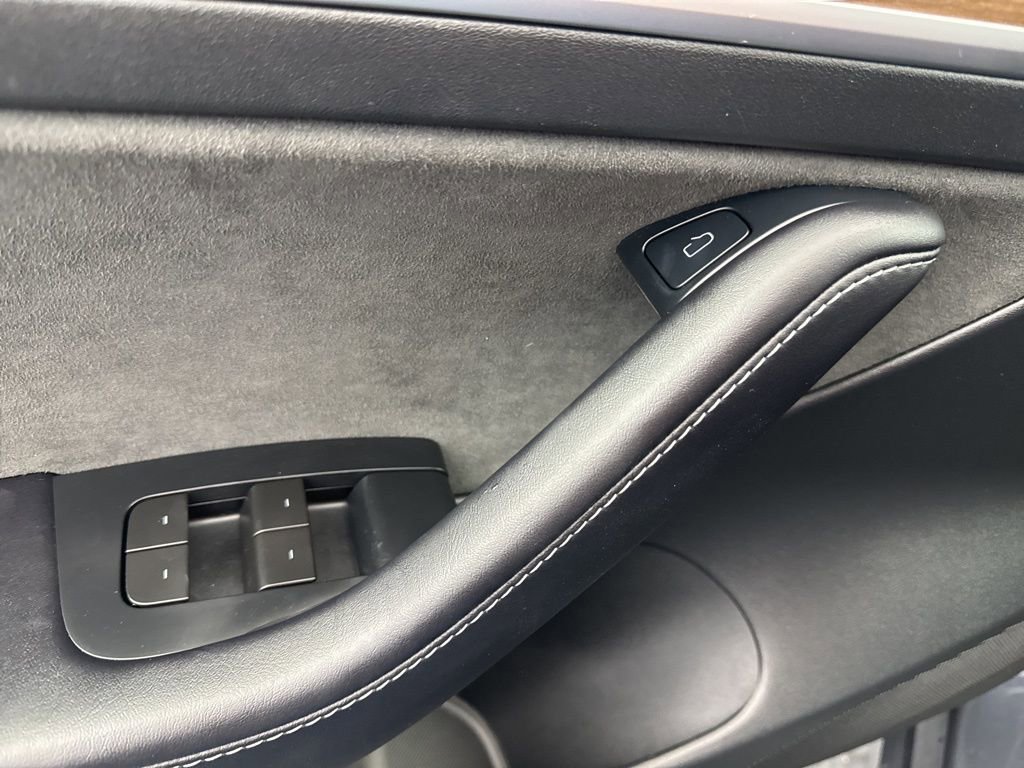 Used 2023 Tesla Model 3 Standard Range image 24