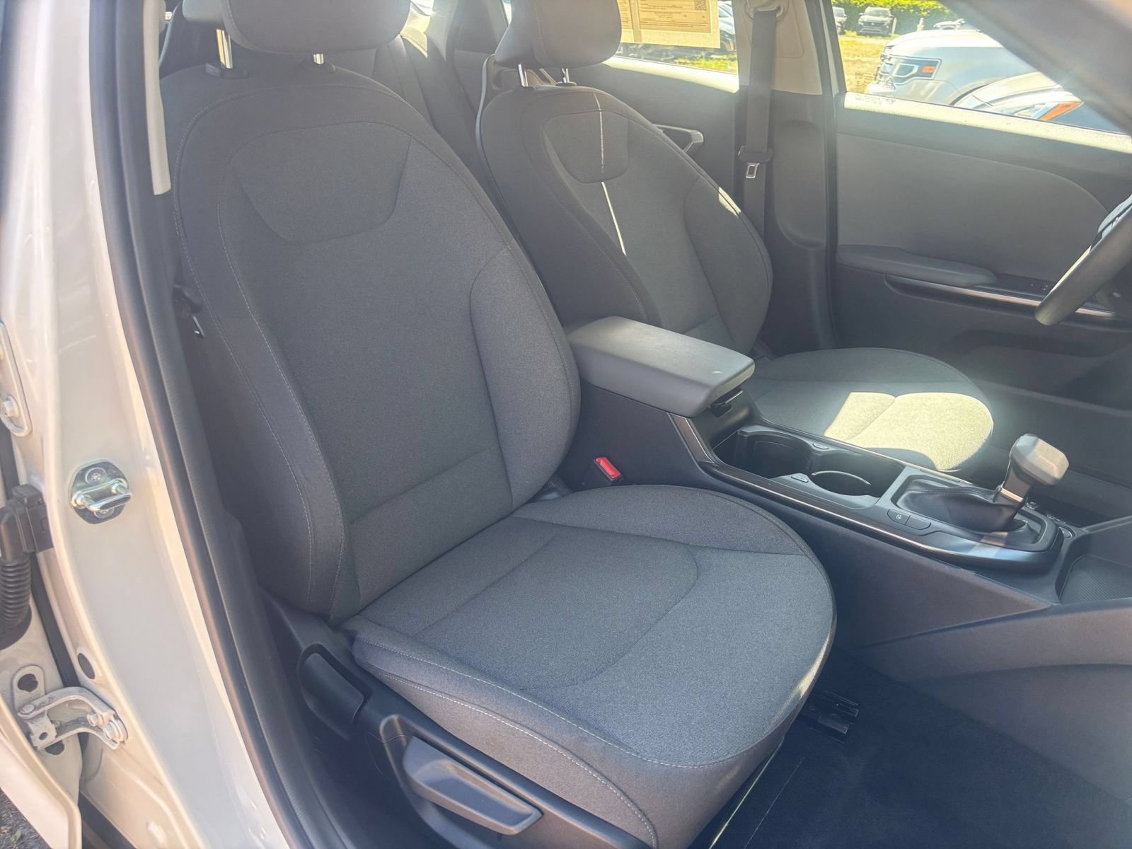 Used 2025 Kia K4 FWD image 38