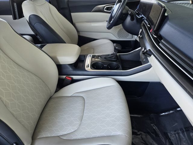 Used 2025 Kia Carnival SX FWD image 13