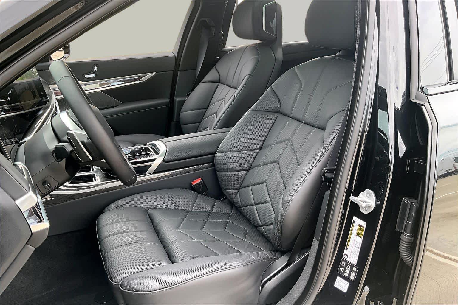 Used 2026 BMW 760i xDrive AWD/4WD image 7