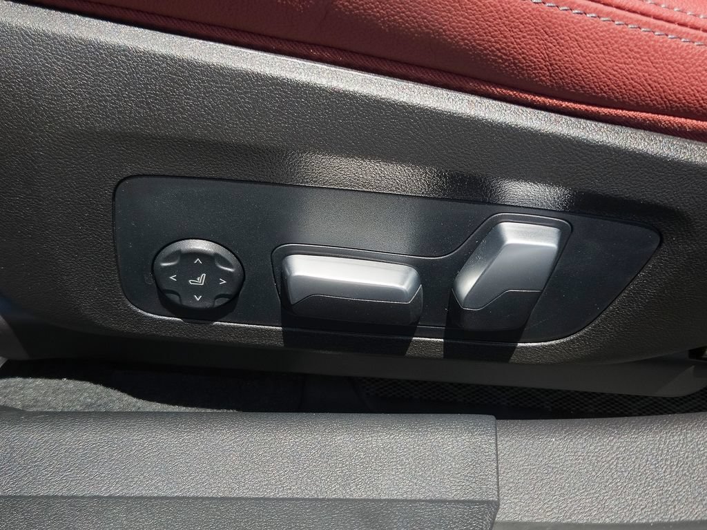 Used 2023 BMW 330i Sedan w/ Parking Assistance Package RWD image 17