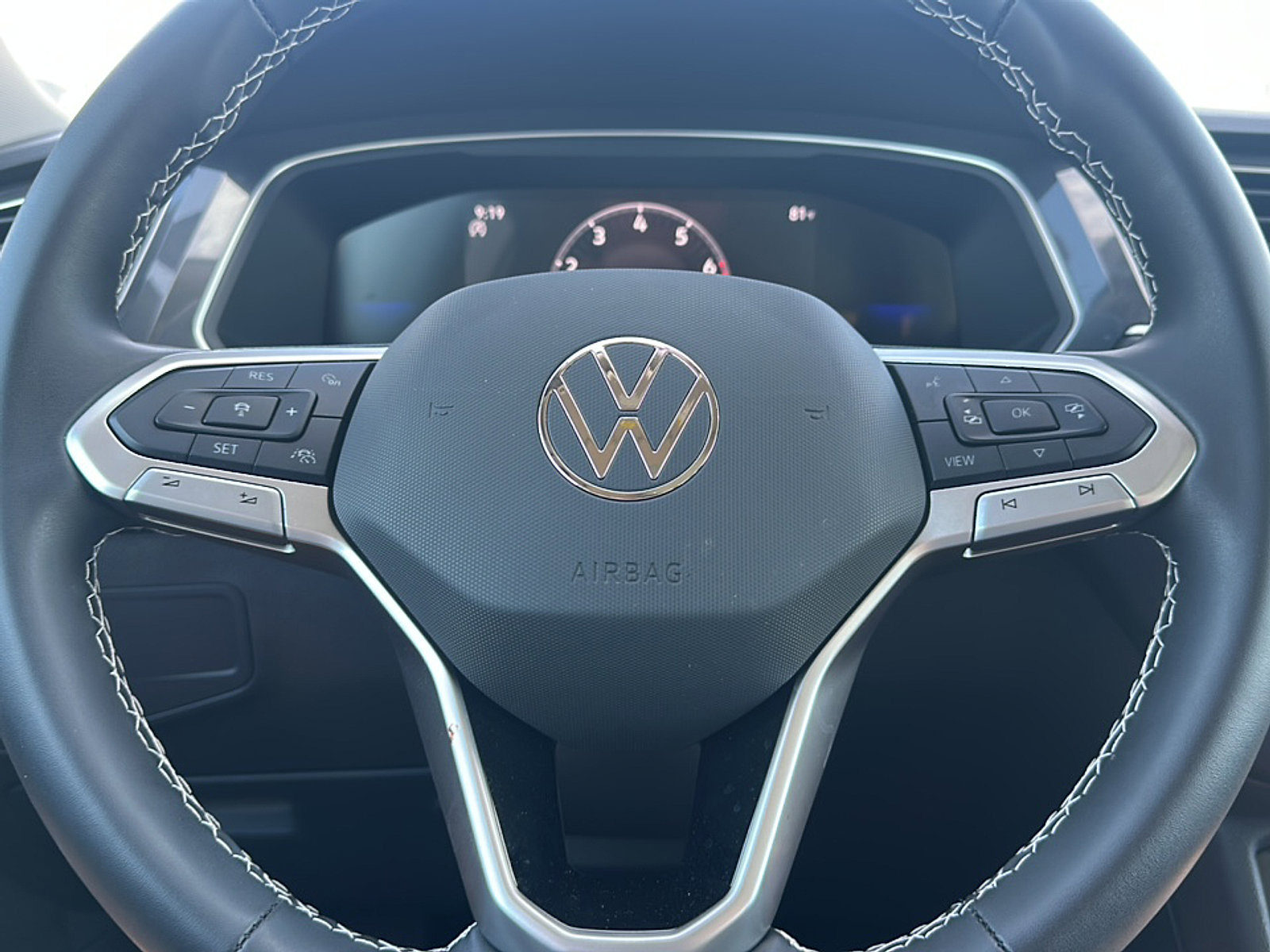 Used 2024 Volkswagen Tiguan SE w/ Panoramic Sunroof Package image 26