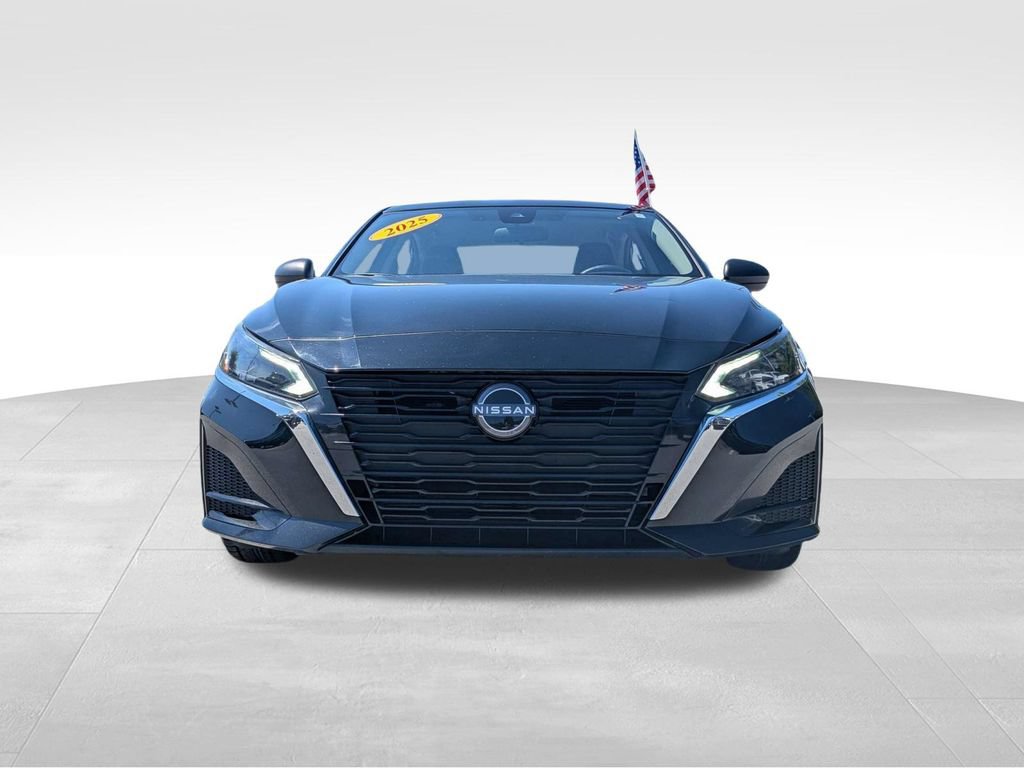 Used 2025 Nissan Altima 2.5 SV FWD image 8