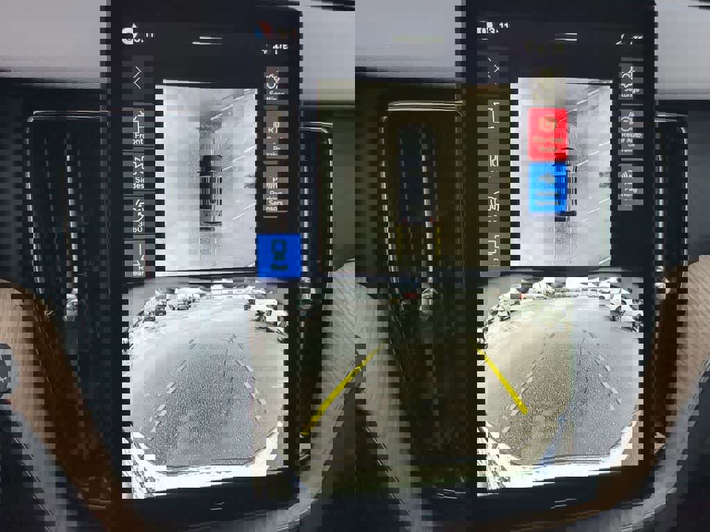 Used 2026 Volvo XC60 B5 Plus w/ Protection Package Premier image 27