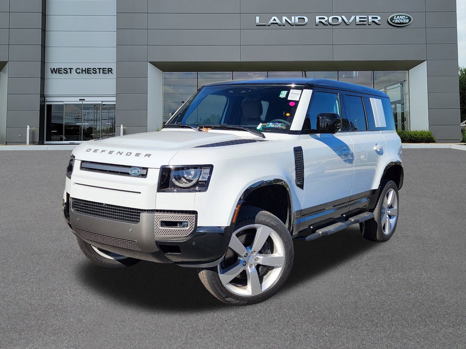 Used 2025 Land Rover Defender 110 X-Dynamic SE AWD/4WD image 1