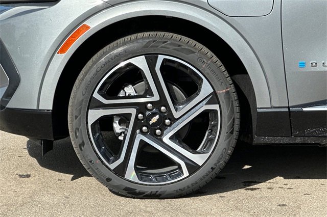 New 2026 Chevrolet Equinox EV LT image 36