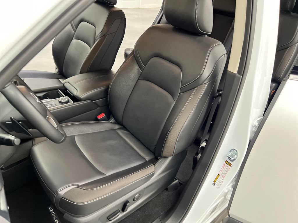 Used 2025 Nissan Pathfinder SL AWD/4WD image 11