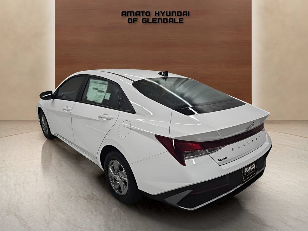 New 2026 Hyundai Elantra SE FWD image 4