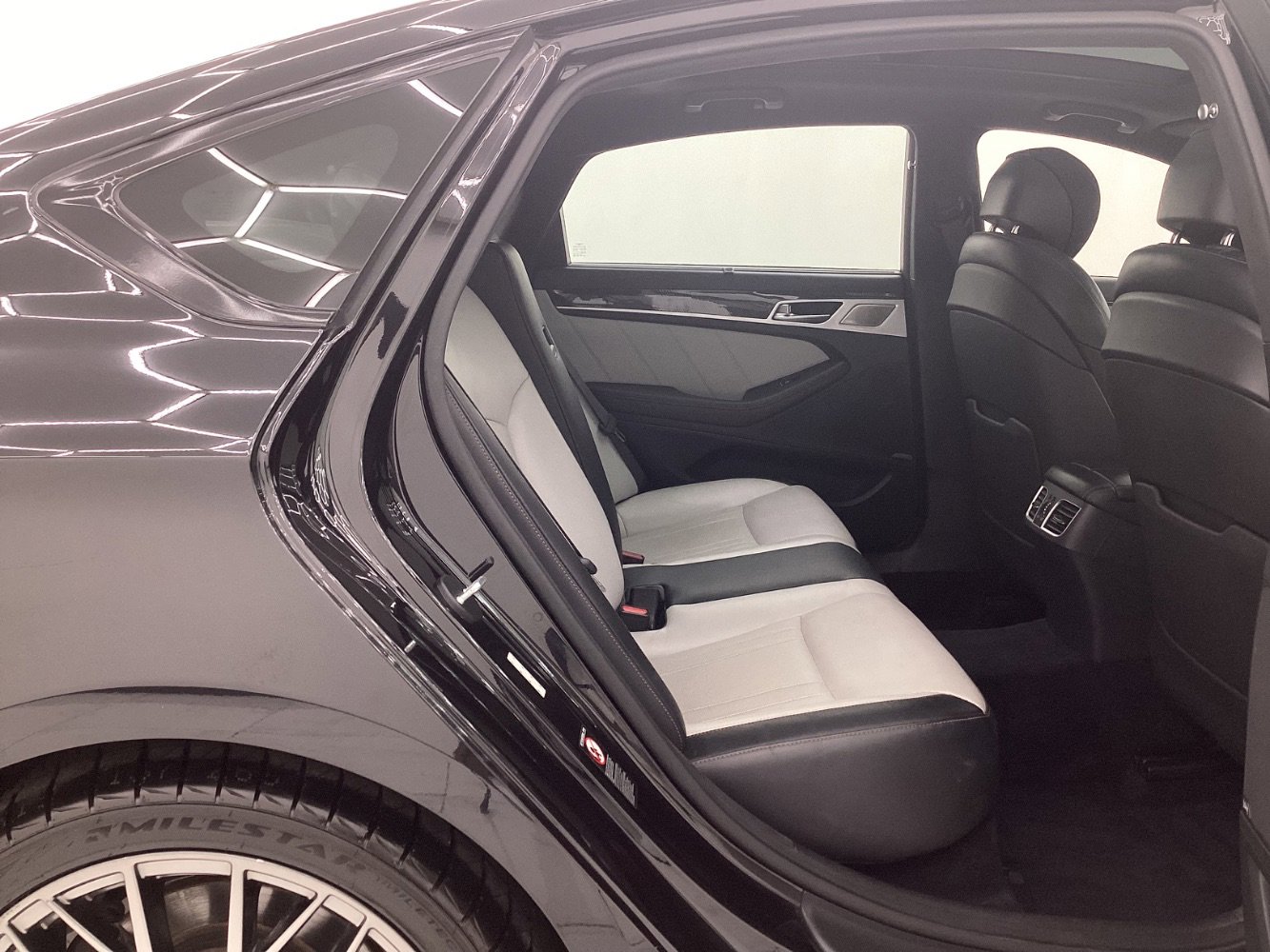 Used 2018 Genesis G80 3.3T Sport image 21