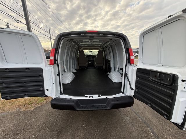 New 2026 GMC Savana 2500 w/ Driver Convenience Package RWD image 19