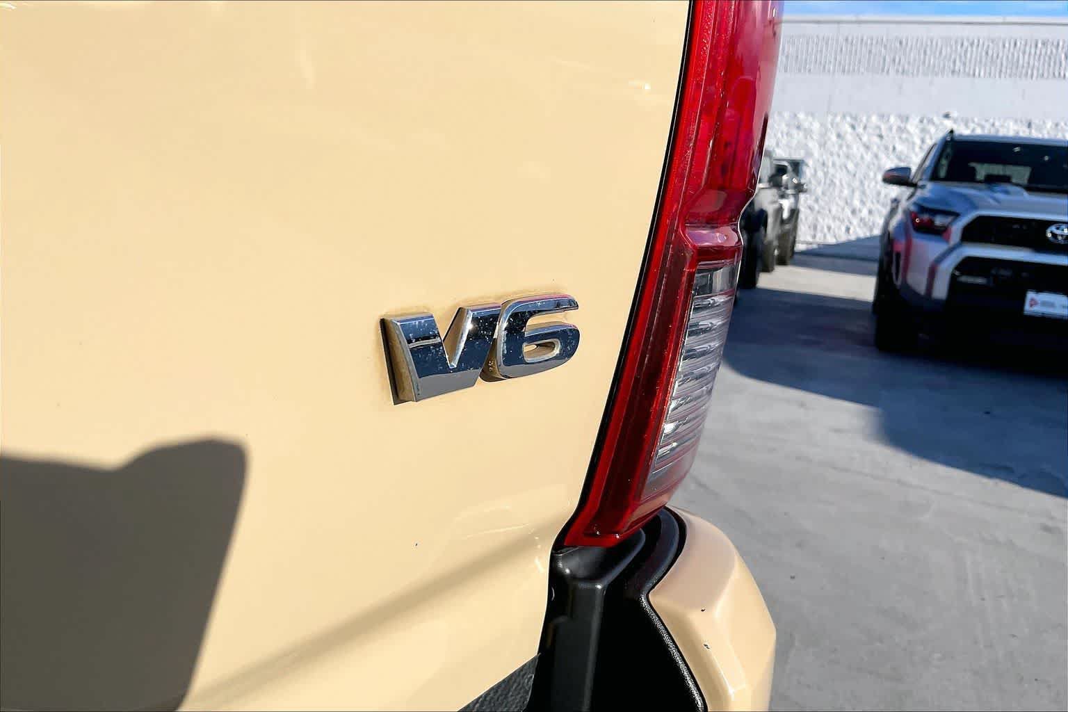 Used 2019 Toyota Tacoma TRD Sport AWD/4WD image 7