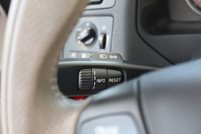 Used 2007 Volvo C70 T5 FWD image 14
