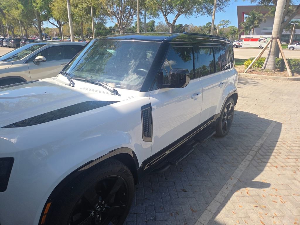 Used 2024 Land Rover Defender 110 X-Dynamic SE image 50