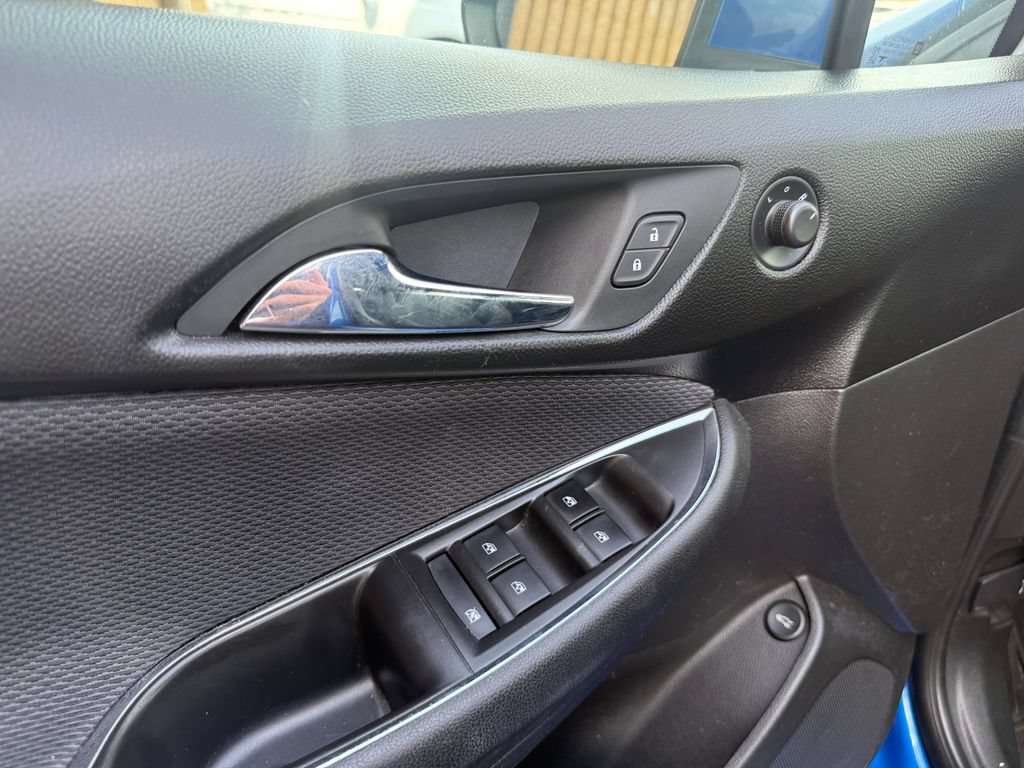Used 2018 Chevrolet Cruze LT FWD image 15