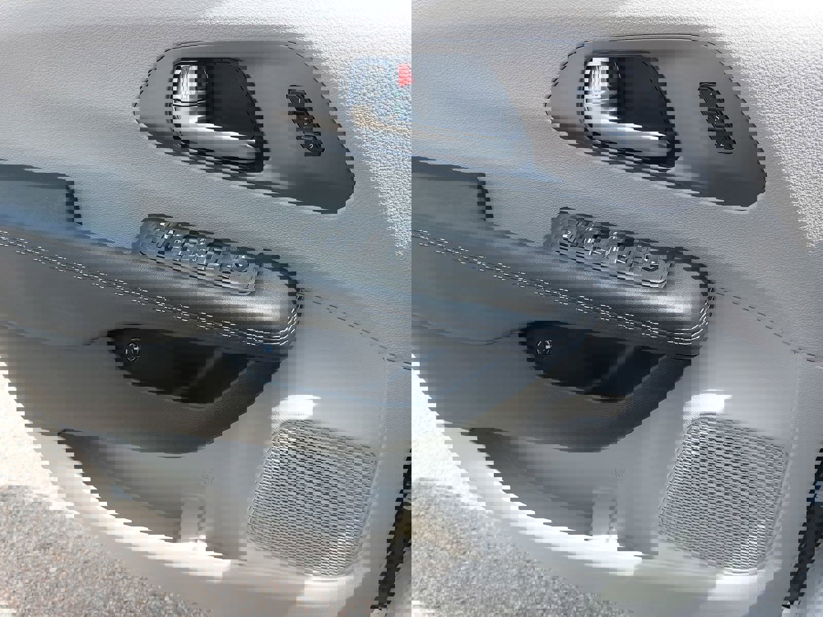 Used 2024 Chrysler Pacifica Select image 29