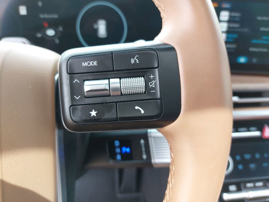 Used 2025 Hyundai Santa Fe Limited AWD/4WD image 19