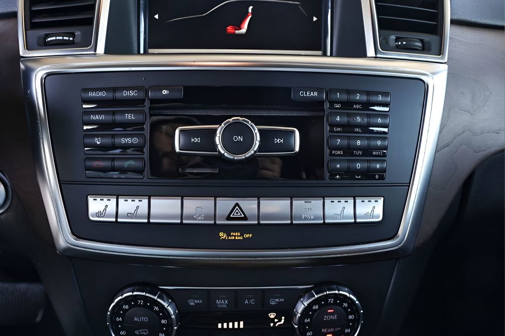 Used 2013 Mercedes-Benz GL 550 4MATIC image 27