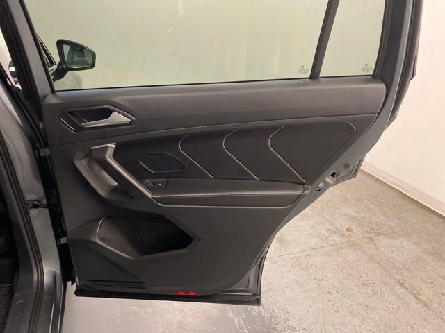 Used 2024 Volkswagen Tiguan SE AWD/4WD image 26