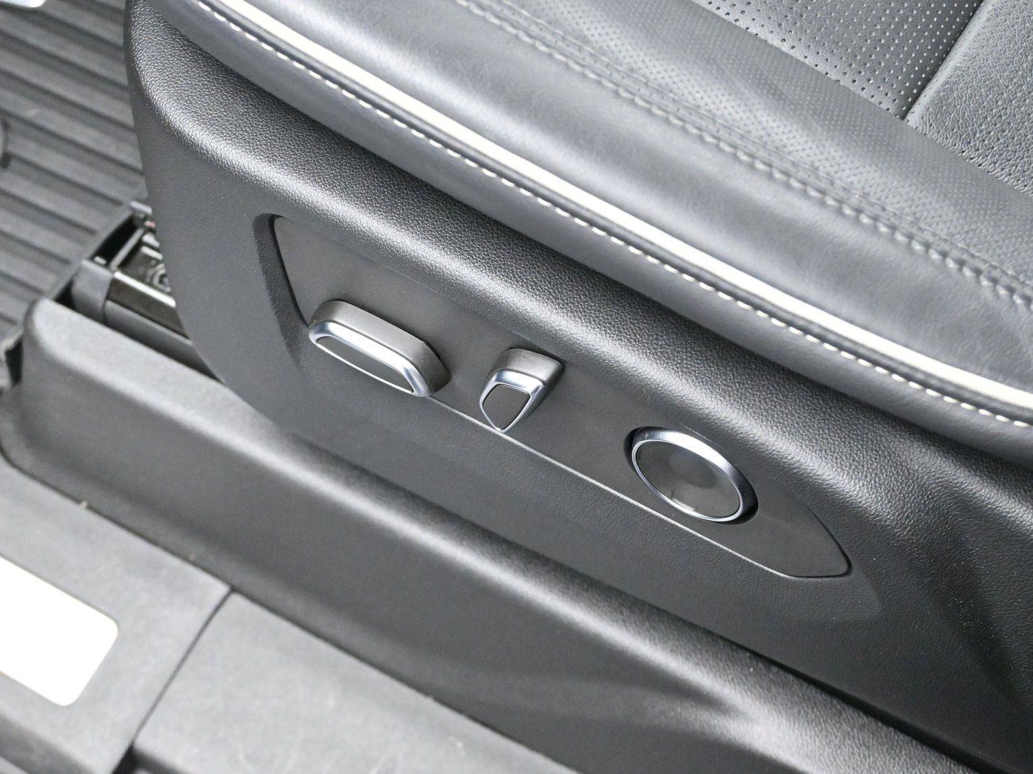 Certified 2024 Cadillac Escalade ESV Premium Luxury image 15