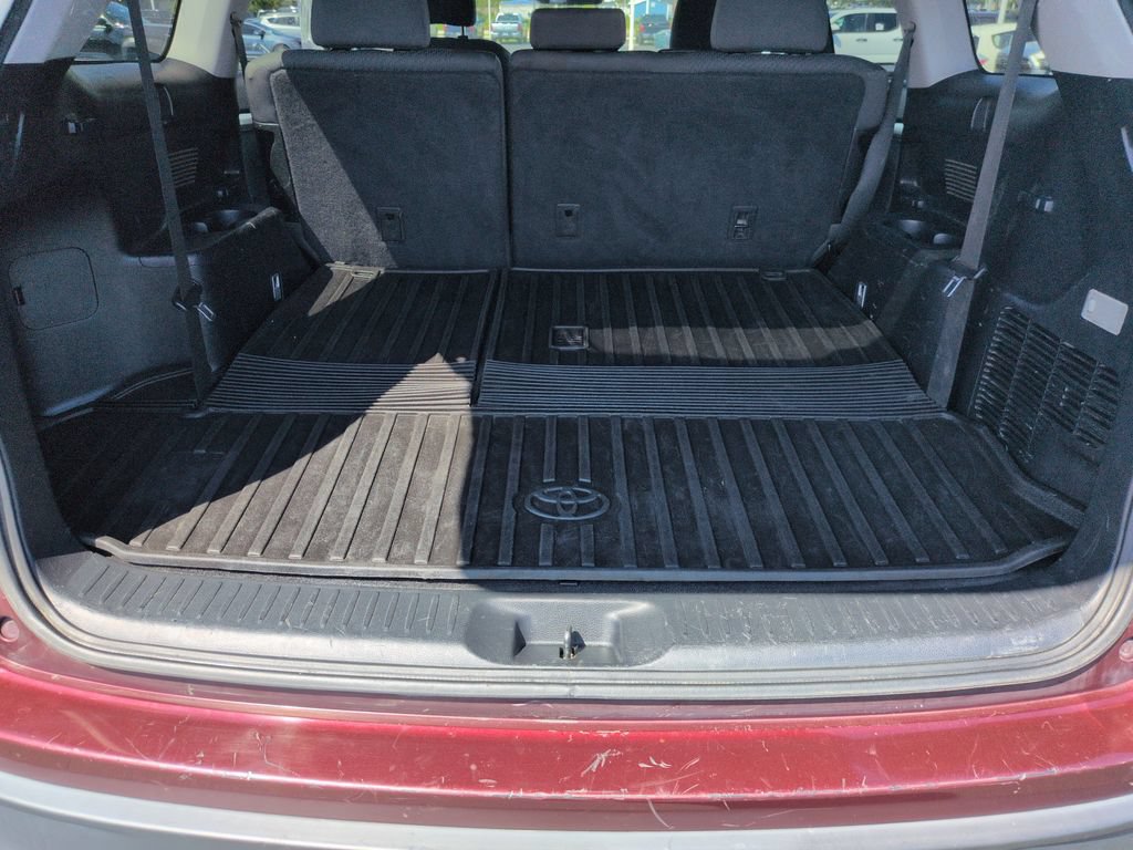 Used 2014 Toyota Highlander LE FWD image 24