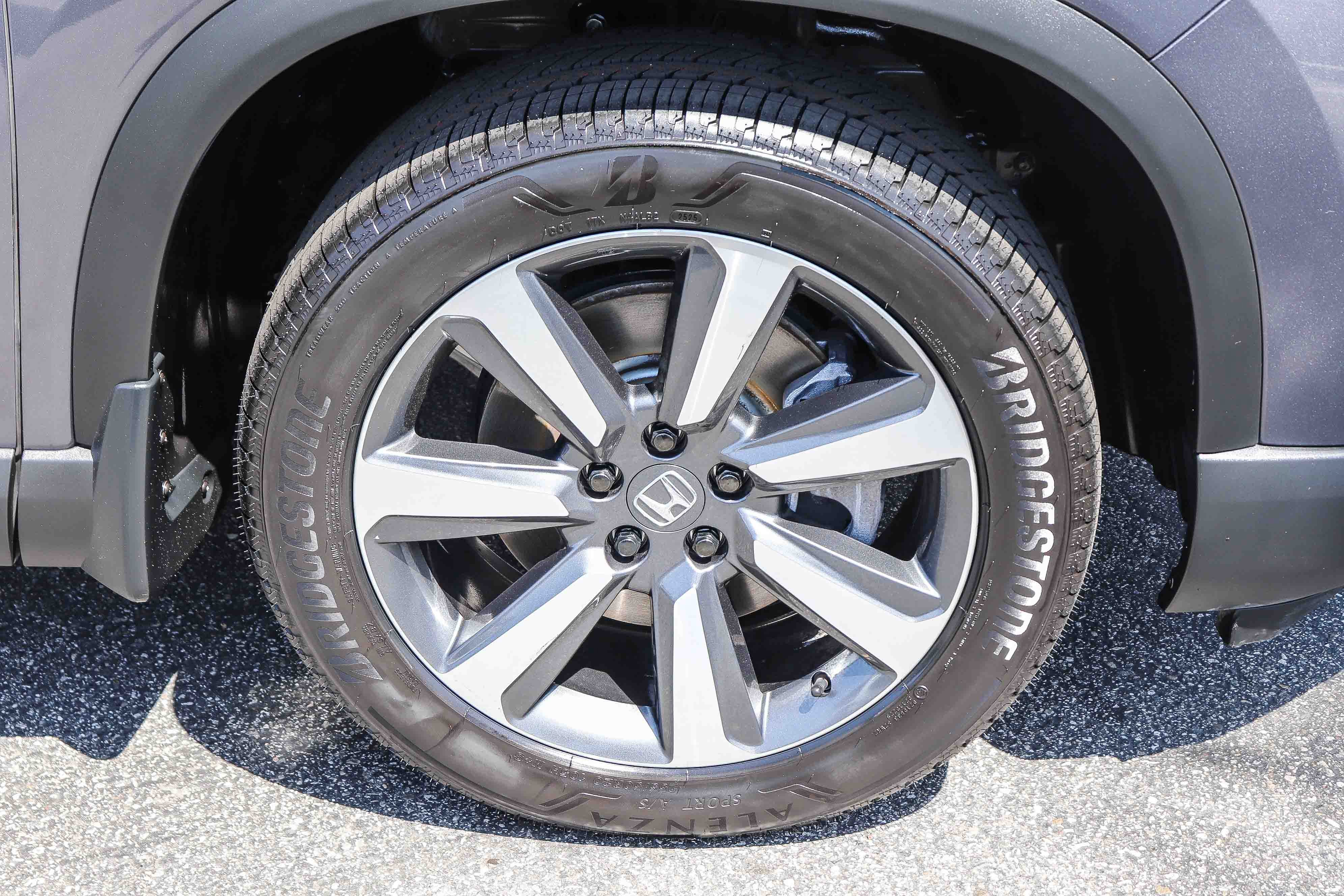 Used 2025 Honda Pilot Touring image 7