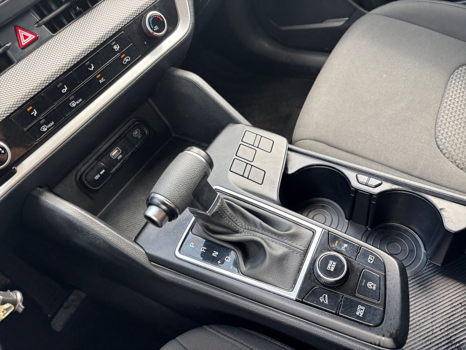 Used 2025 Kia Sportage LX image 40