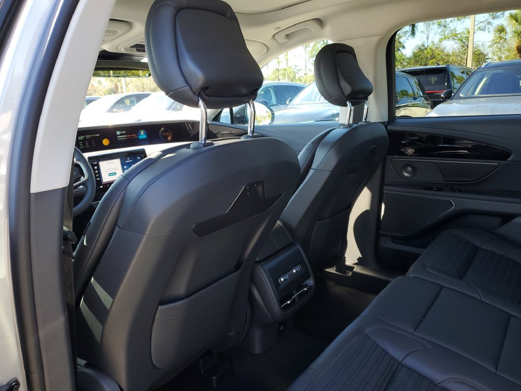 New 2026 Lincoln Nautilus Reserve w/ Jet Appearance Package AWD/4WD image 9