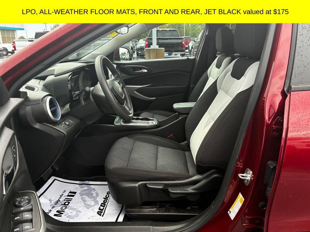 Used 2024 Chevrolet Trax LS w/ LS Convenience Package FWD image 6