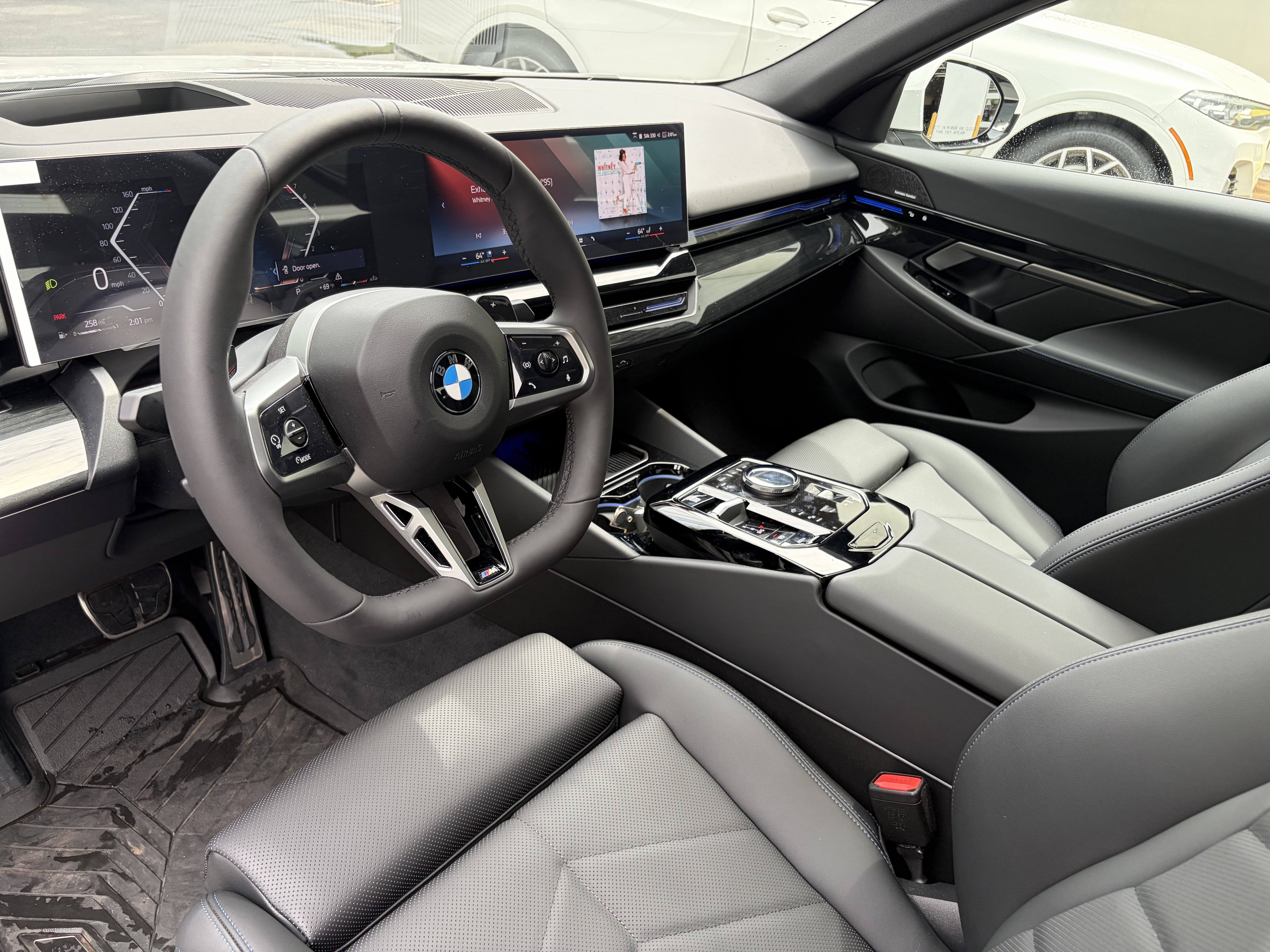 Used 2026 BMW 530i xDrive w/ M Sport Package AWD/4WD image 11