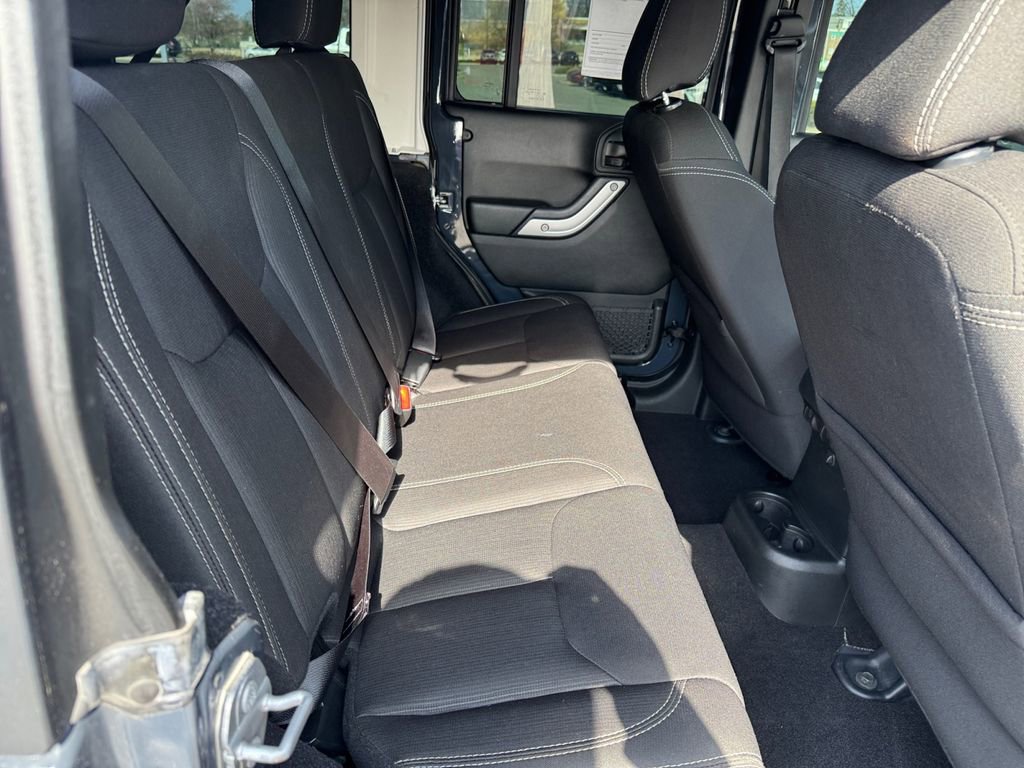 Used 2017 Jeep Wrangler Unlimited Sahara image 18