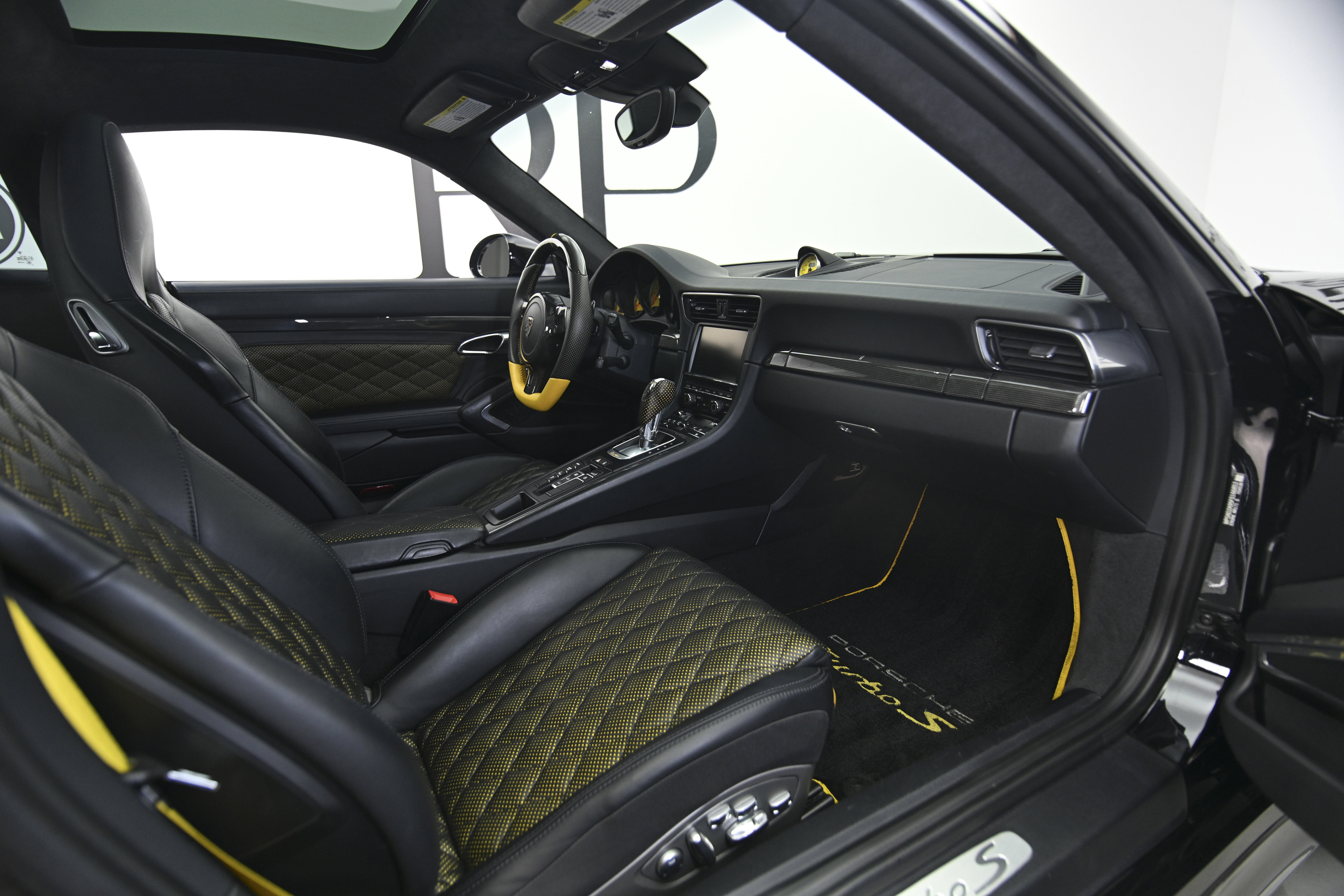 Used 2015 Porsche 911 Turbo S AWD/4WD image 18