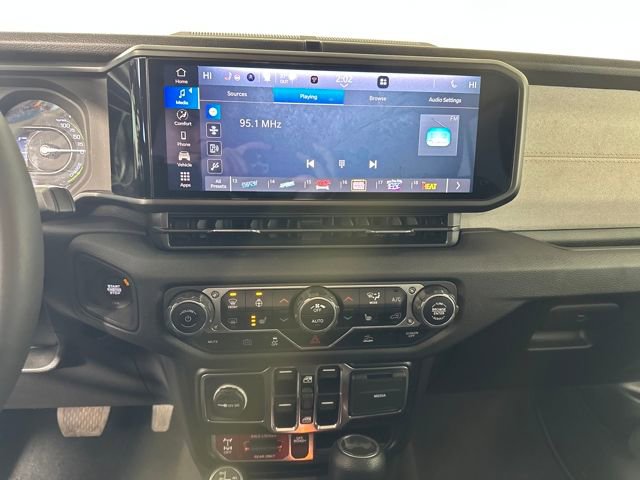 Used 2024 Jeep Wrangler Unlimited image 21