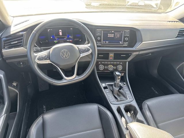 Certified 2022 Volkswagen Jetta SE image 6