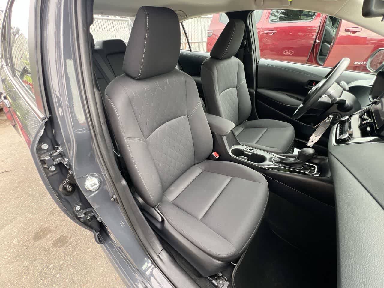 Used 2025 Toyota Corolla LE FWD image 28